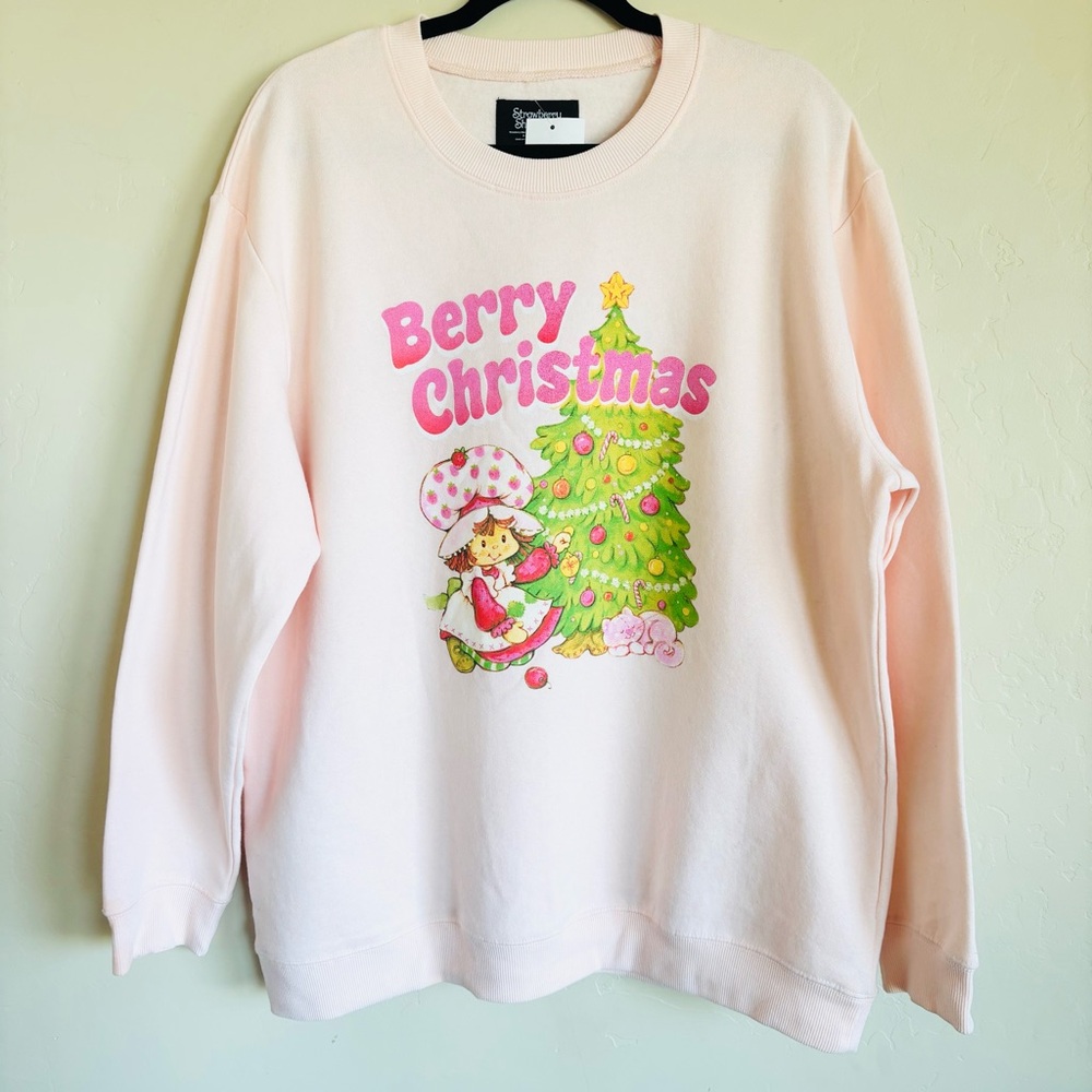 GRAPHIC SWEATSHIRT Strawberry Shortcake Berry Christmas - Picture 11 of 13